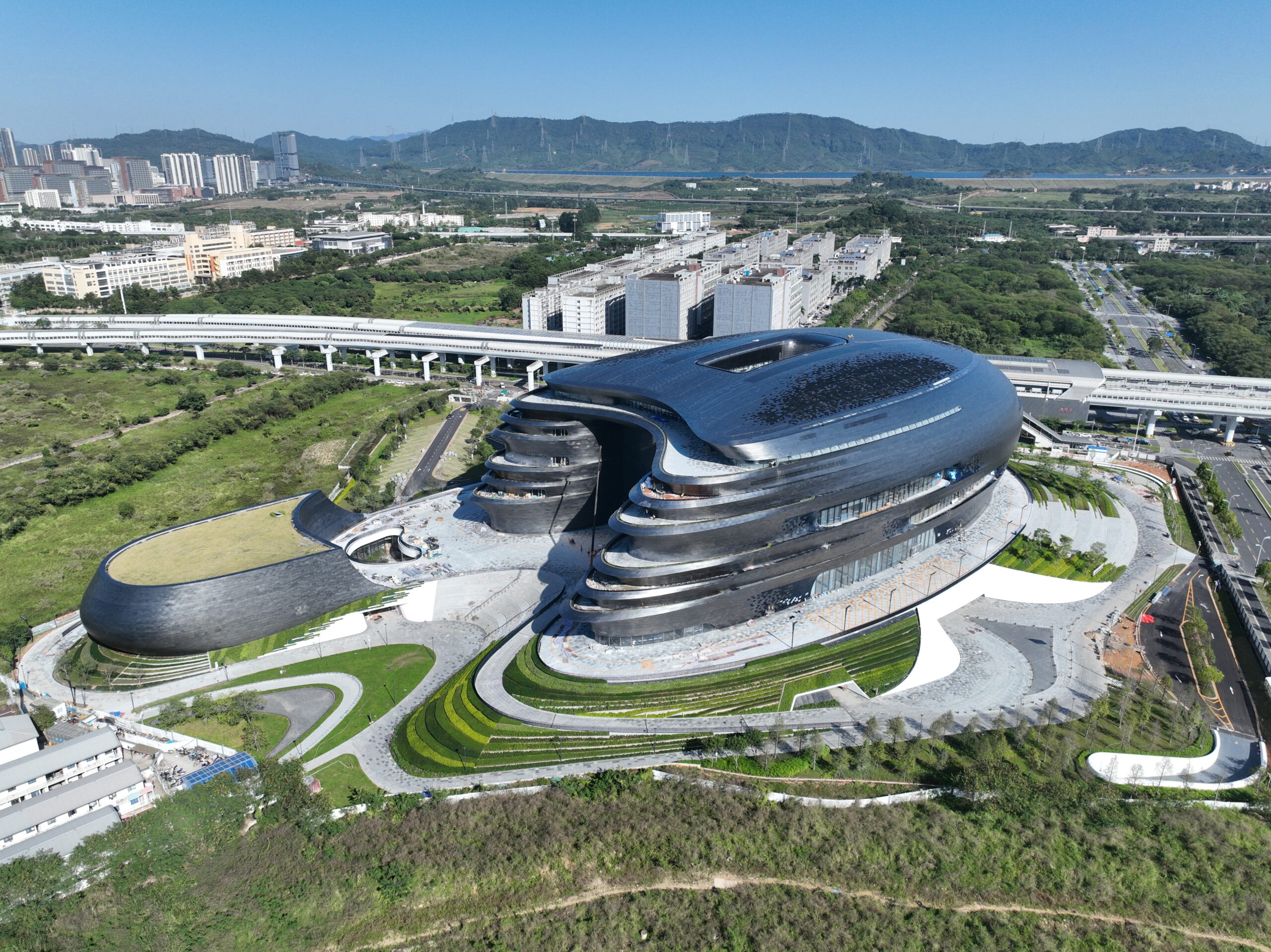 现代科技馆不锈钢雕塑